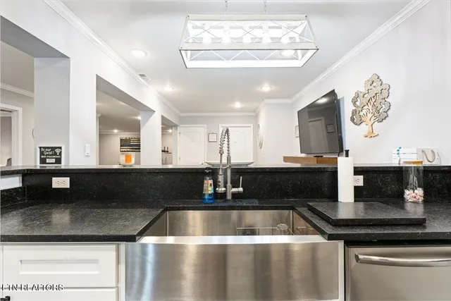 $1,150,000 | 1126 Cross Valley Road, La Follette, TN 37766