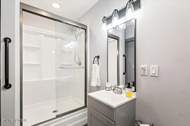 $1,150,000 | 1126 Cross Valley Road, La Follette, TN 37766