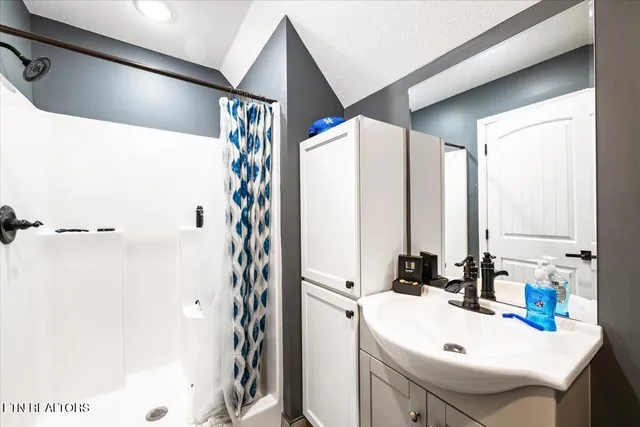 $1,150,000 | 1126 Cross Valley Road, La Follette, TN 37766