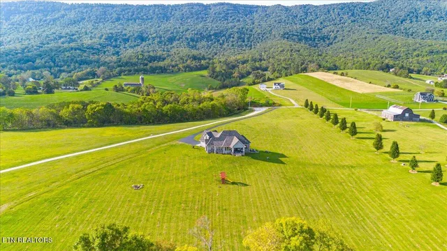 $1,150,000 | 1126 Cross Valley Road, La Follette, TN 37766
