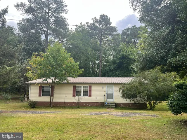 a front view of house with yard and swimming pool