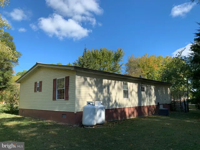 a view of house with backyard