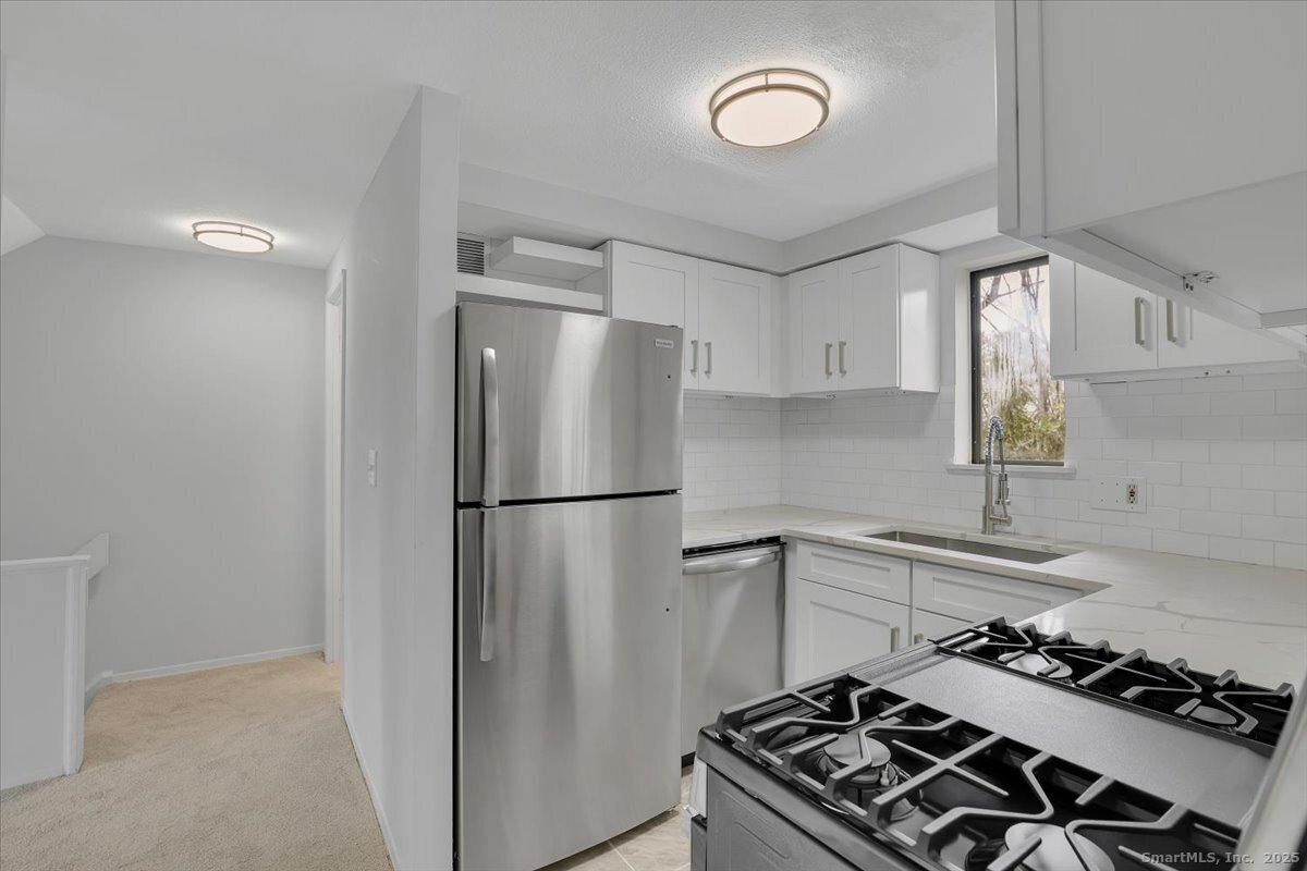 3 Trolley Crossing Lane, Unit 3 Middletown, CT 06457 - Photo 2 of 26