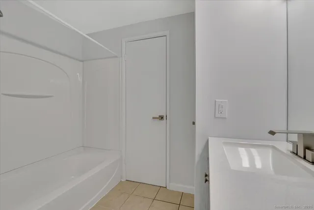 $2,200 | 3 Trolley Crossing Lane, Unit 3, Middletown, CT 06457