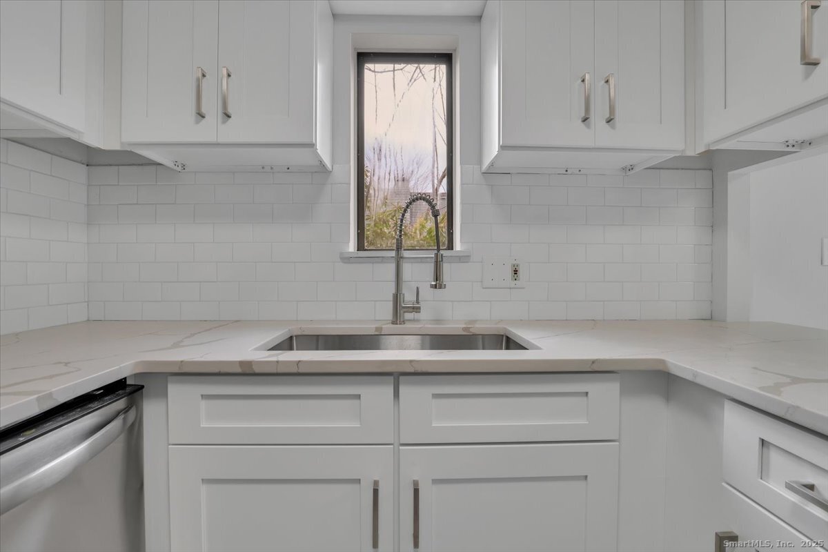 3 Trolley Crossing Lane, Unit 3 Middletown, CT 06457 - Photo 3 of 26