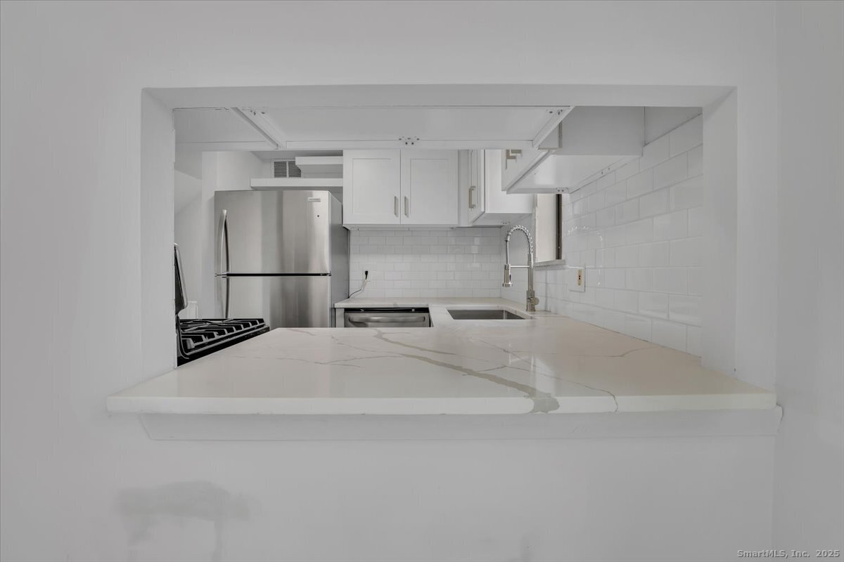 3 Trolley Crossing Lane, Unit 3 Middletown, CT 06457 - Photo 4 of 26