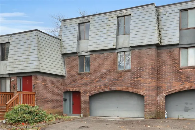 $2,200 | 3 Trolley Crossing Lane, Unit 3, Middletown, CT 06457