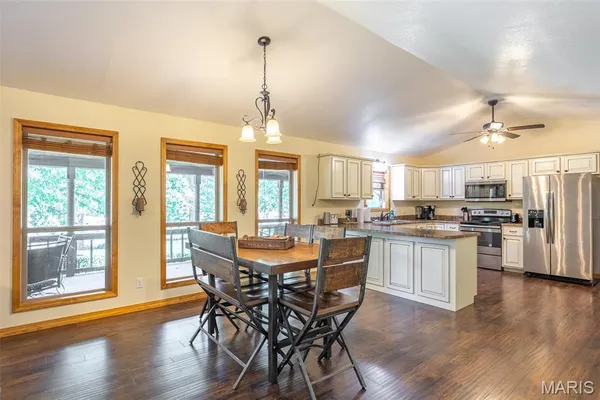 $799,000 | 765 Carter 103, Van Buren, MO 63965