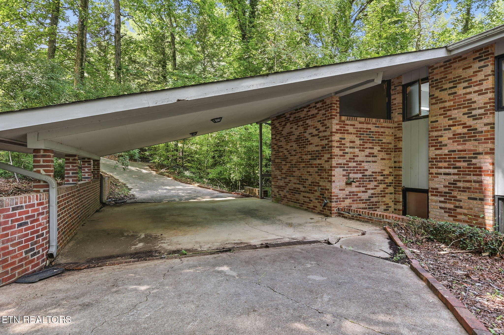 114 Balboa Circle Oak Ridge, TN 37830 - Photo 46 of 52 Attached Carport