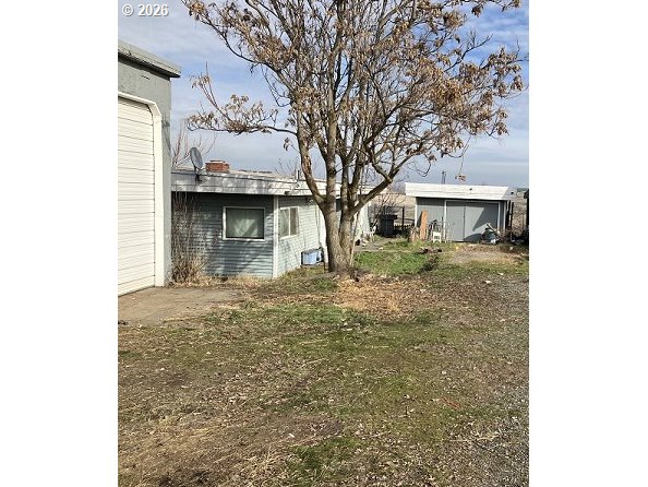 a house view with a outdoor space