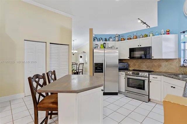 $940,000 | 798 Verona Lake Drive, Weston, FL 33326