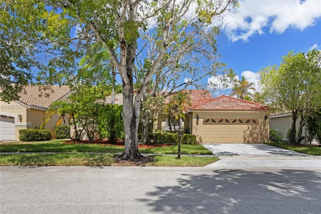 $940,000 | 798 Verona Lake Drive, Weston, FL 33326