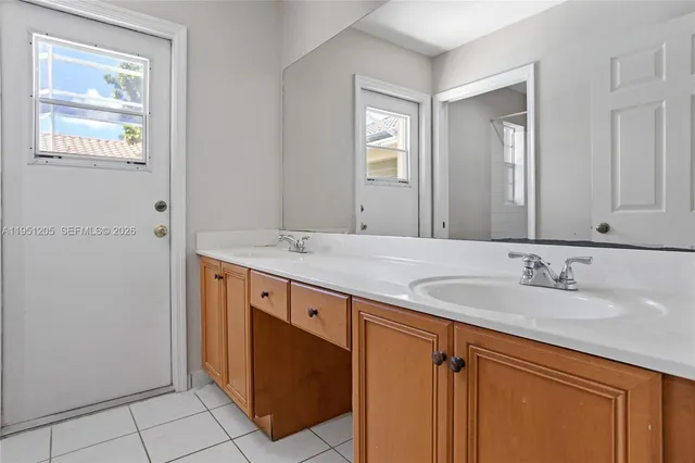 $940,000 | 798 Verona Lake Drive, Weston, FL 33326