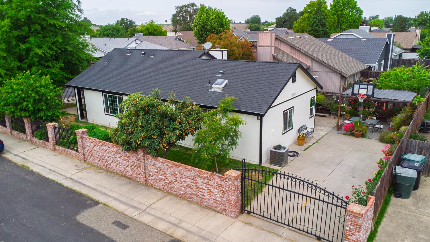 6236 Riverbelle Court Rio Linda, CA 95673 - Photo 3 of 57