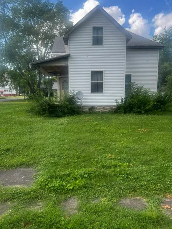 a view of a house with a backyard