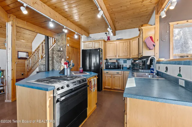 $850,000 | 176 Aspen Lane, Alpine, WY 83128