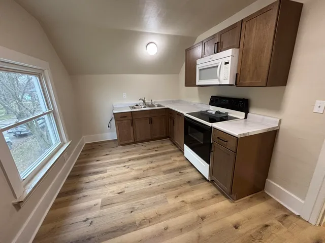 $1,600 | 428 Ideal Street, Unit 2, Milan, MI 48160