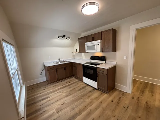 $1,600 | 428 Ideal Street, Unit 2, Milan, MI 48160