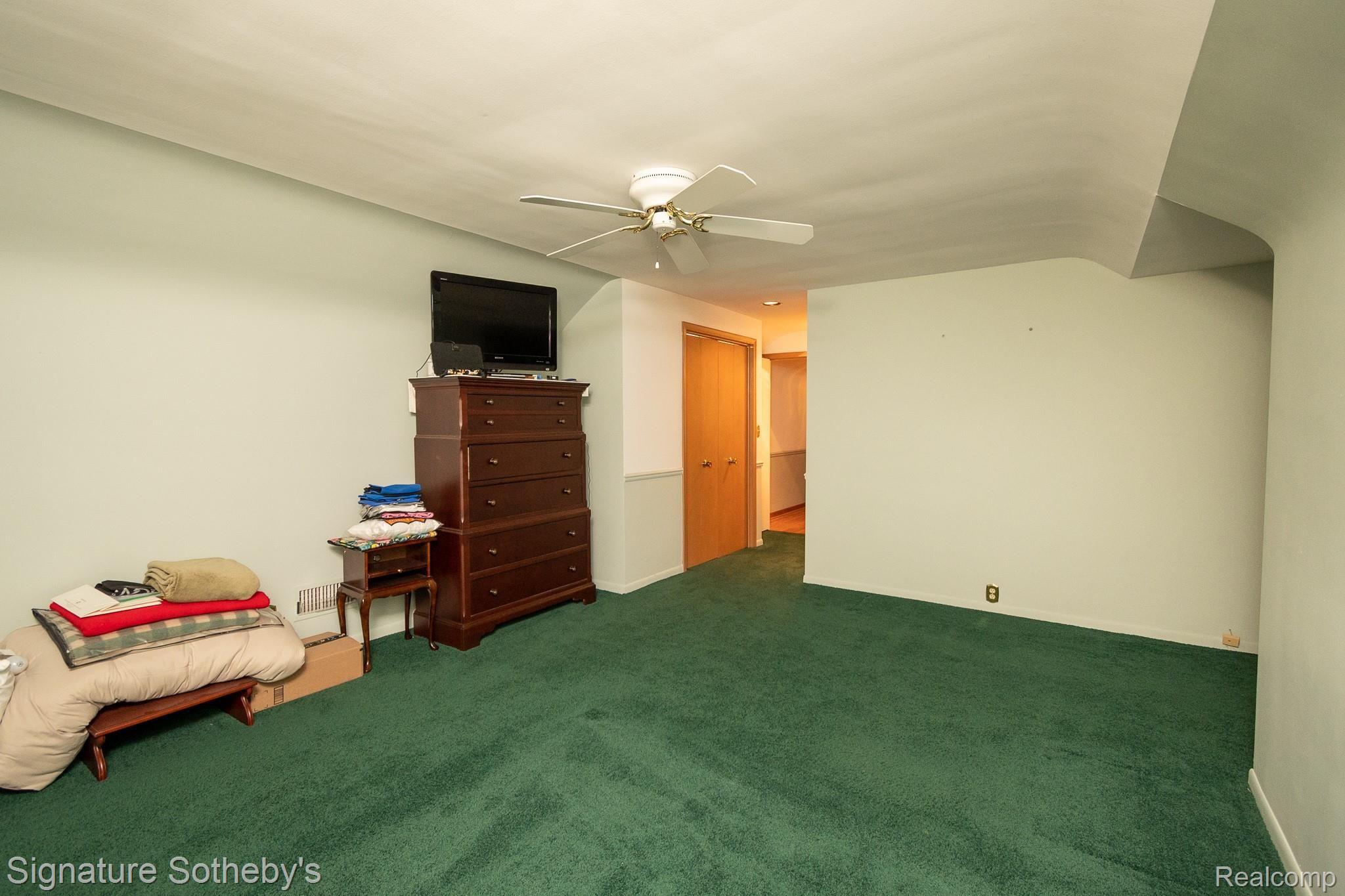 577 Thorntree Road Grosse Pointe, MI 48236 - Photo 22 of 40 DSC_0867.jpg