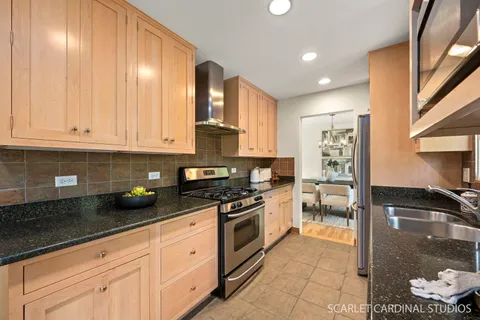 $675,000 | 17 Meisinger Lane, Naperville, IL 60540