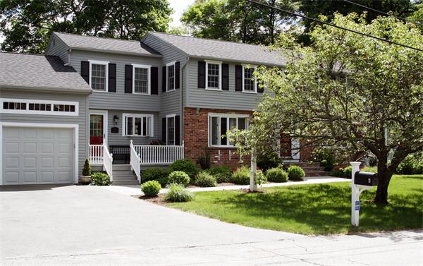 4 Hickory Lane Hamilton, MA 01982 - Photo 1 of 24 Gallery Image 1