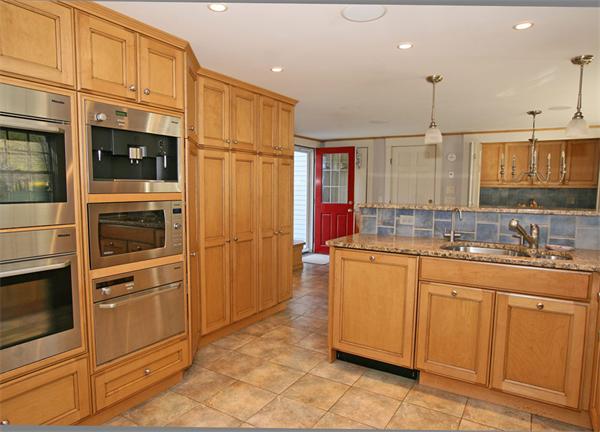 4 Hickory Lane Hamilton, MA 01982 - Photo 8 of 24 Gallery Image 8