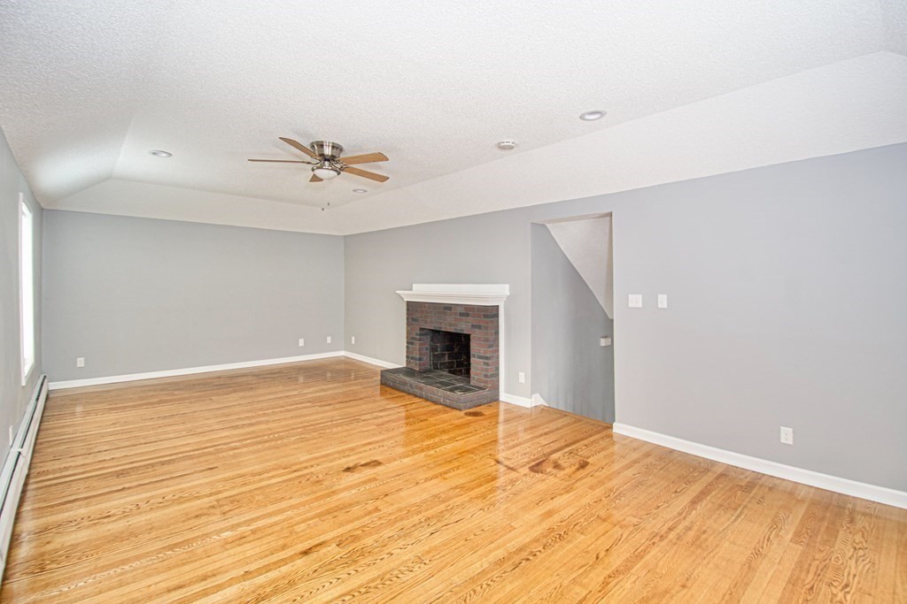 36 Hood Street Springfield, MA 01109 - Photo 2 of 19 Gallery Image 2
