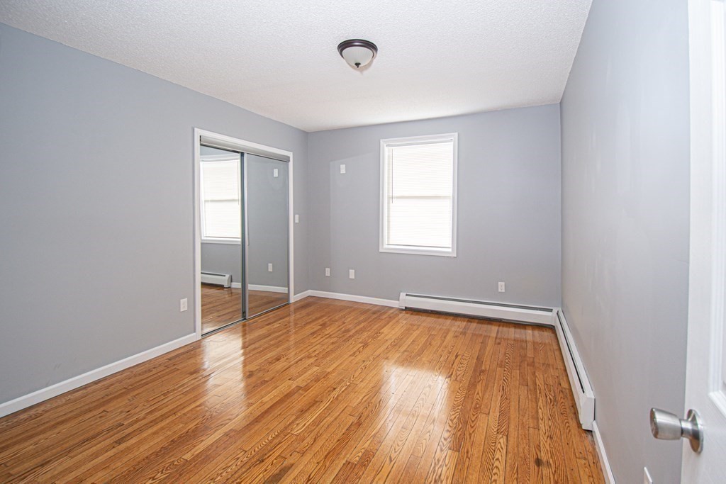 36 Hood Street Springfield, MA 01109 - Photo 4 of 19 Gallery Image 4