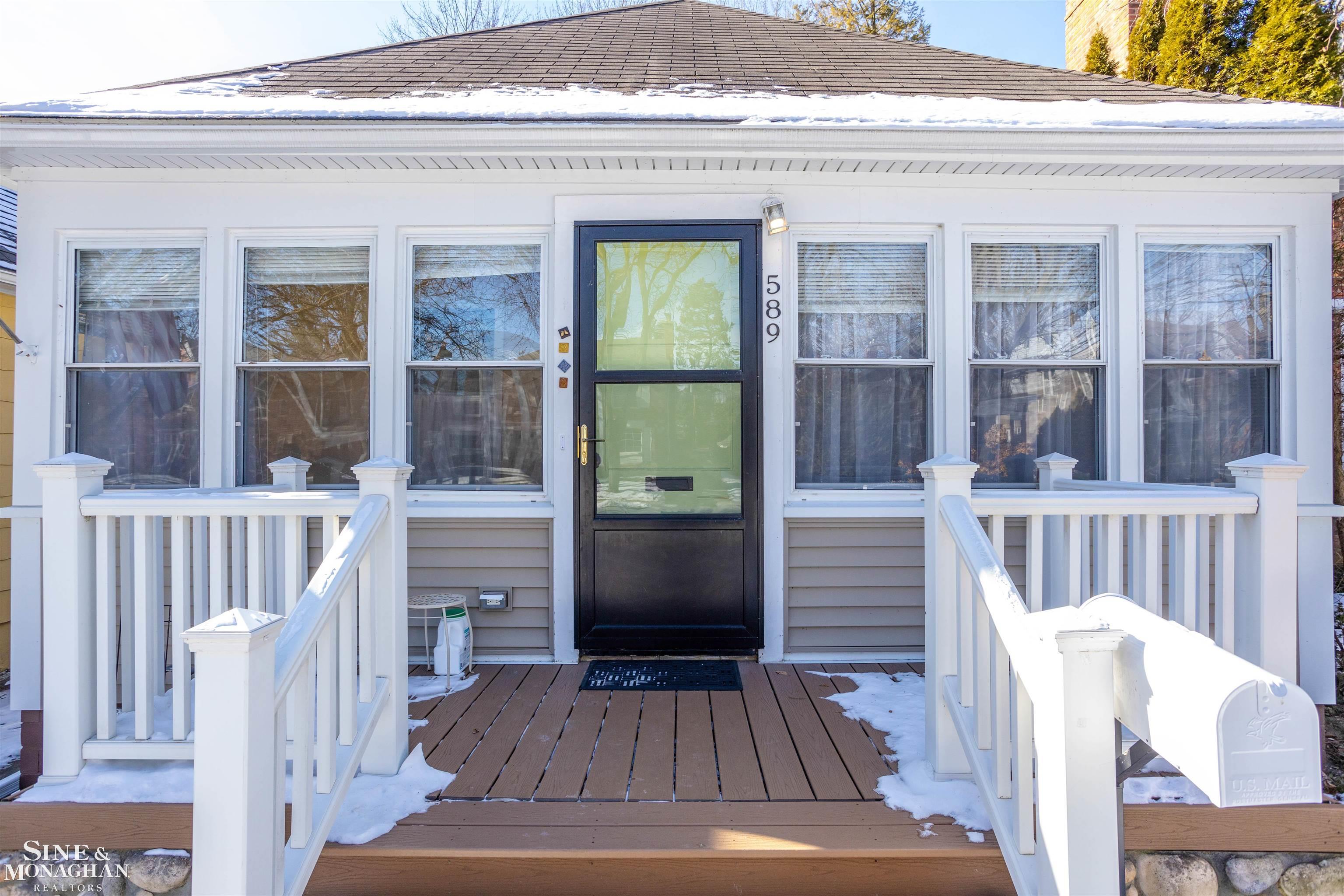 589 Neff Road Grosse Pointe, MI 48230 - Photo 2 of 34 50165449-703ecc3d-a82b-44dc-b9f1-de42ce570b03.JPG