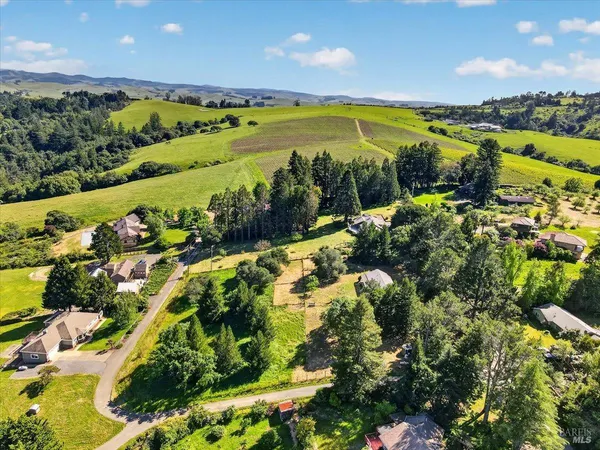 $795,000 | 3477 Thorn Road, Sebastopol, CA 95472