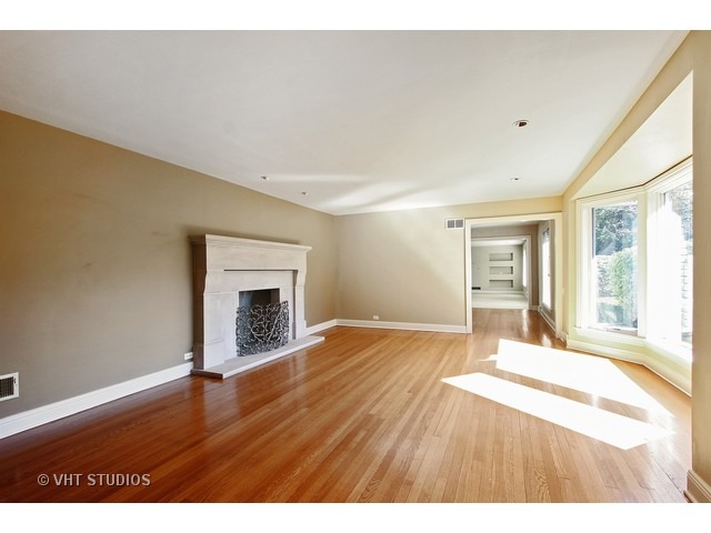 1958 West Baldwin Road Inverness, IL 60067 - Photo 2 of 10