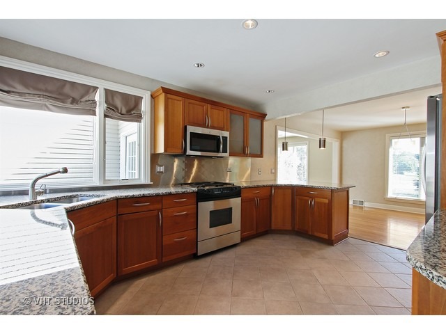 1958 West Baldwin Road Inverness, IL 60067 - Photo 4 of 10