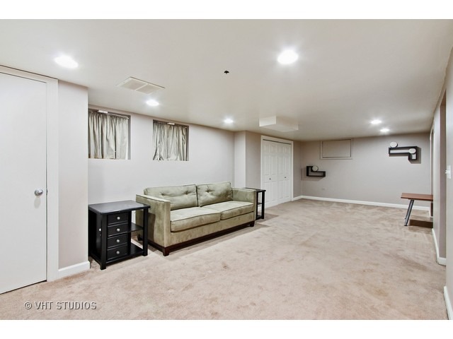 1958 West Baldwin Road Inverness, IL 60067 - Photo 9 of 10
