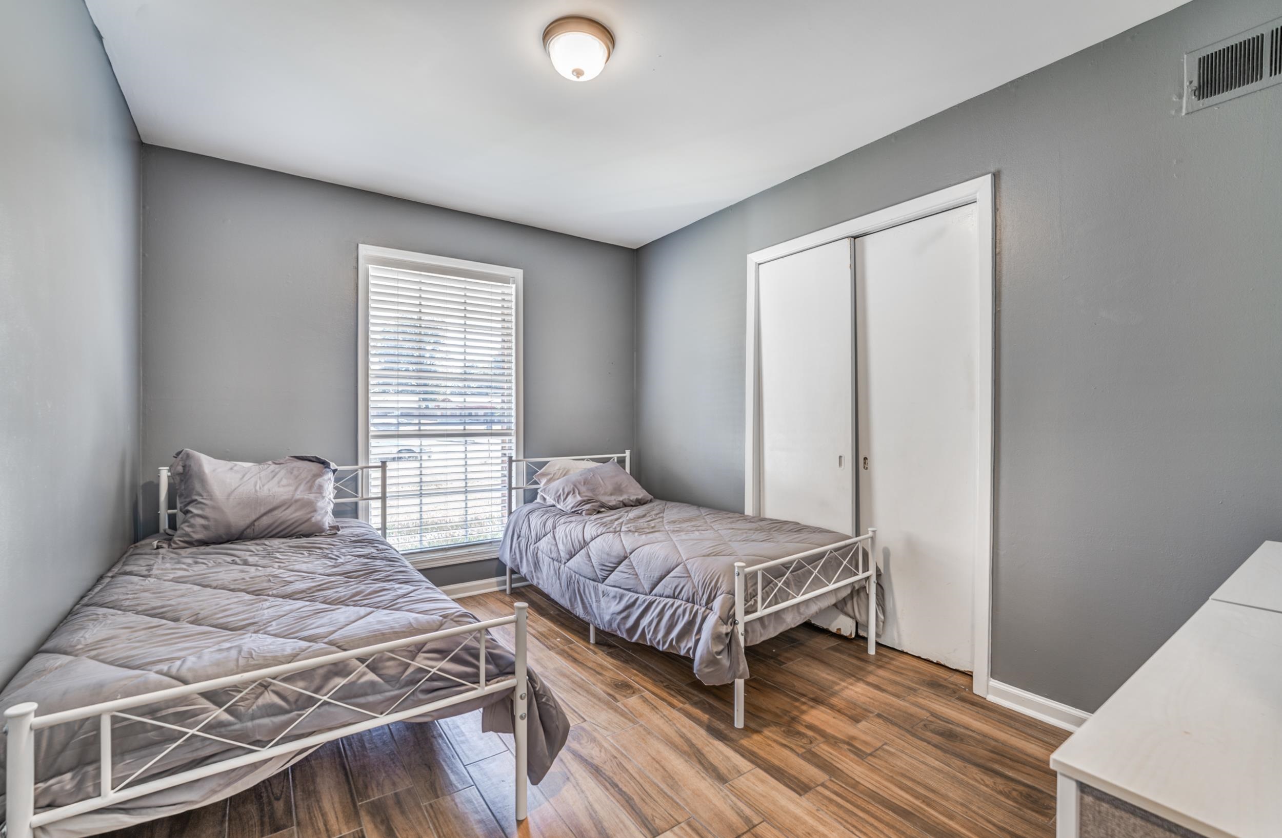 2865 Knightway Road Memphis, TN 38118 - Photo 14 of 19 a bedroom with two beds and wooden floor