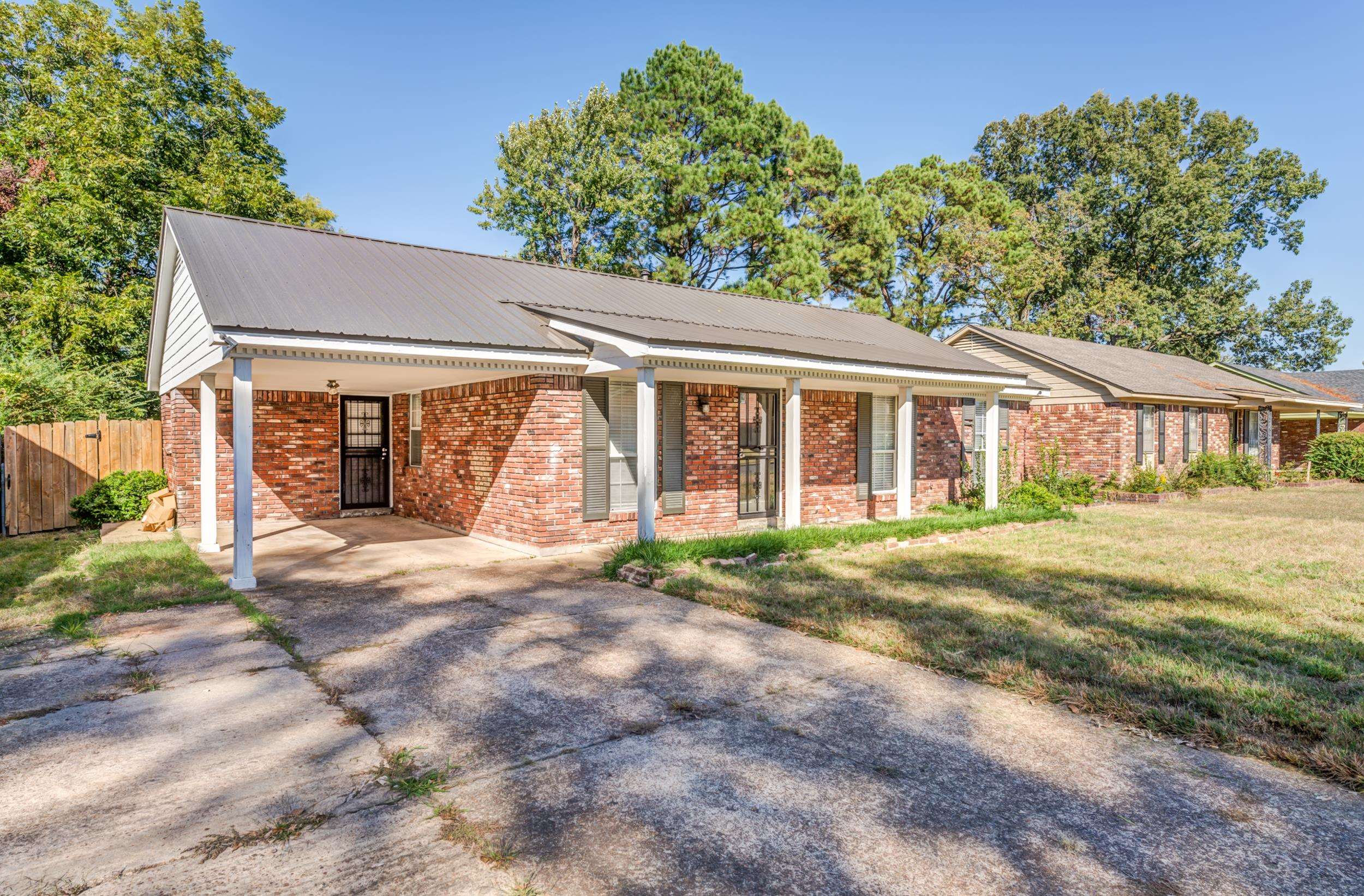 2865 Knightway Road Memphis, TN 38118 - Photo 2 of 19 front view of a house with a yard