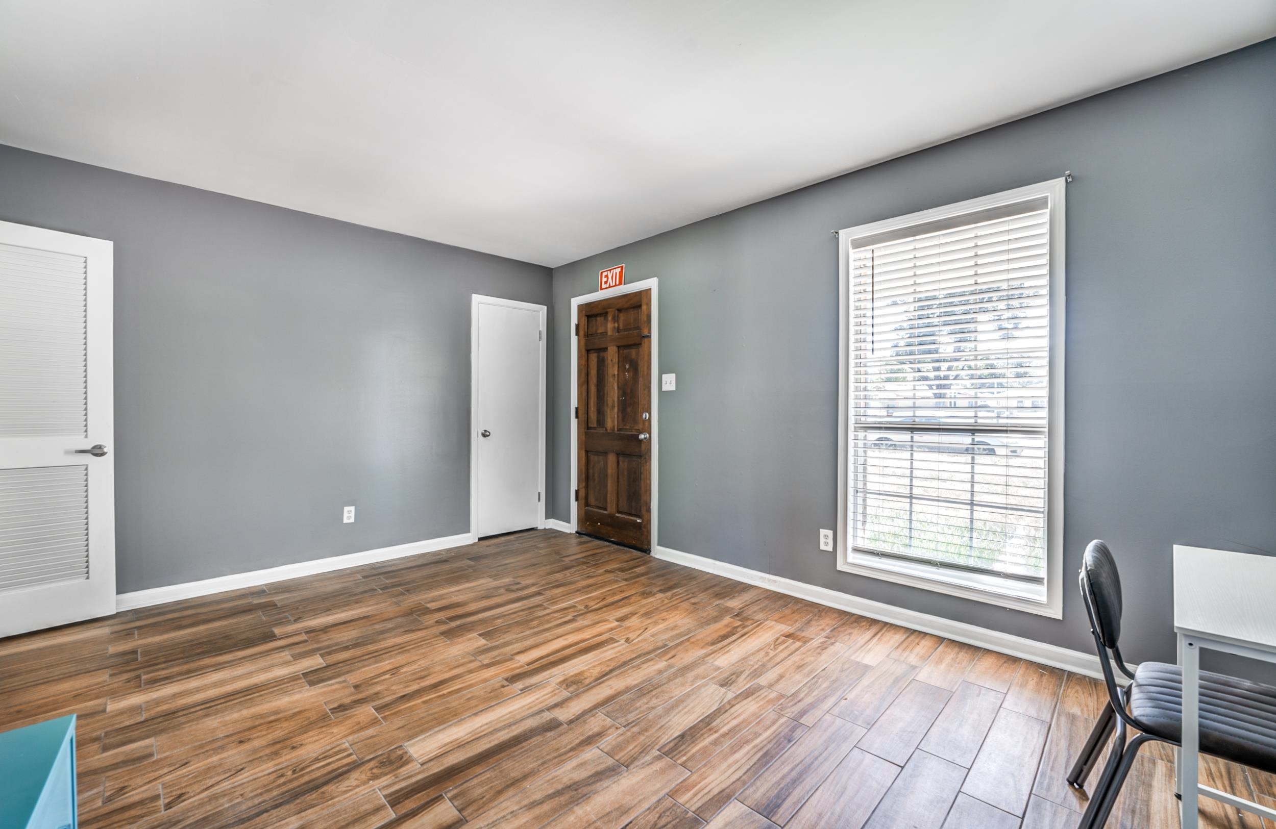 2865 Knightway Road Memphis, TN 38118 - Photo 4 of 19 a view of an empty room with wooden floor and a window