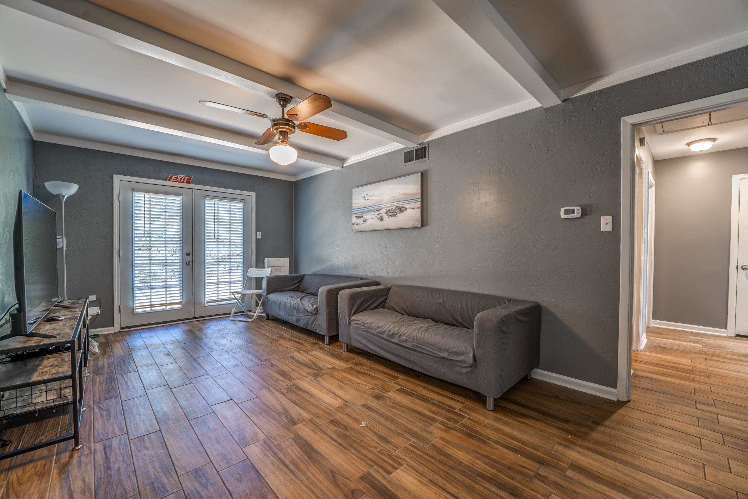 2865 Knightway Road Memphis, TN 38118 - Photo 6 of 19 a living room with furniture and wooden floor