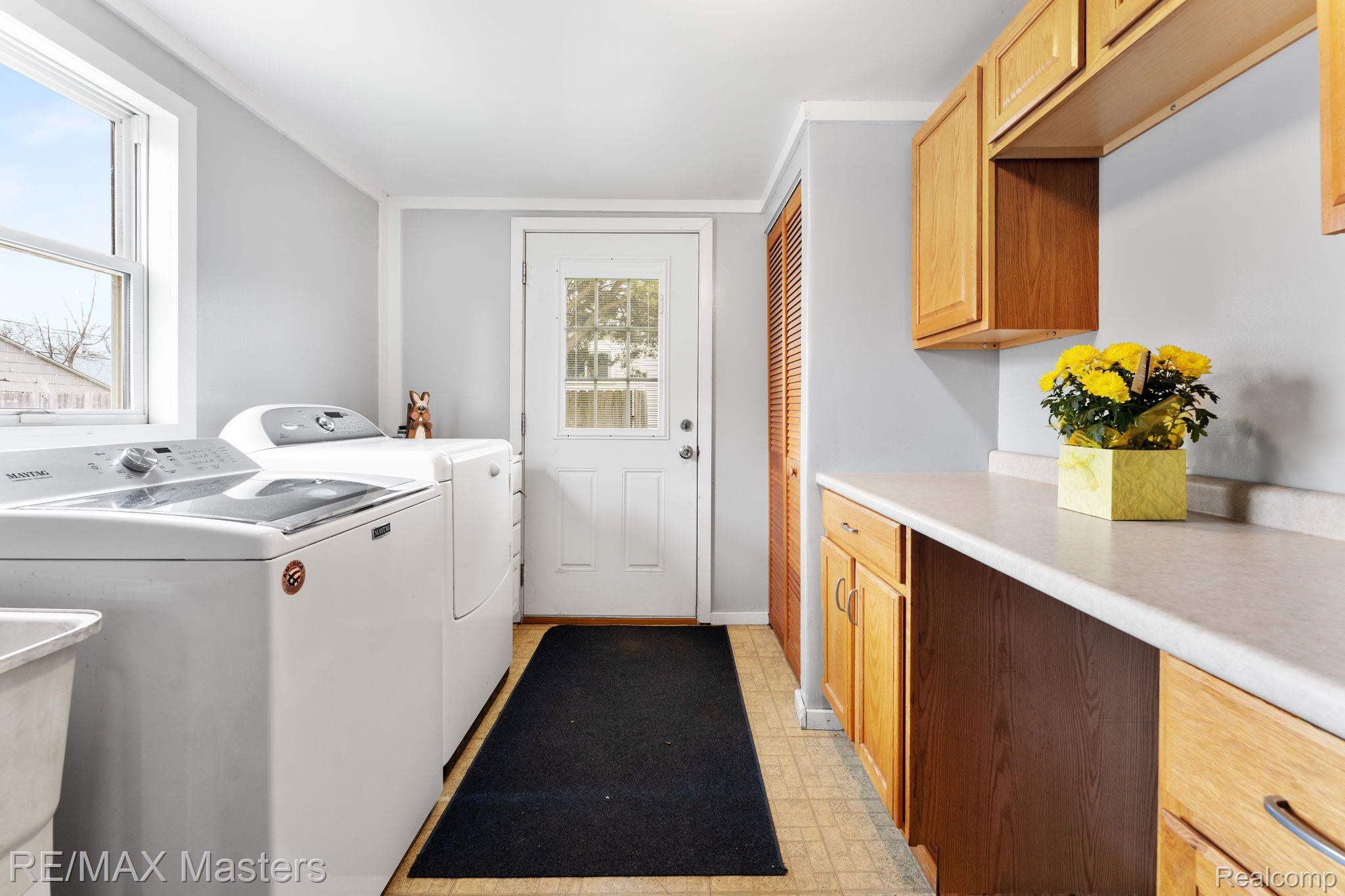 36540 Bismark Road New Boston, MI 48164 - Photo 18 of 25 Laundry Room with door leading to back yard.