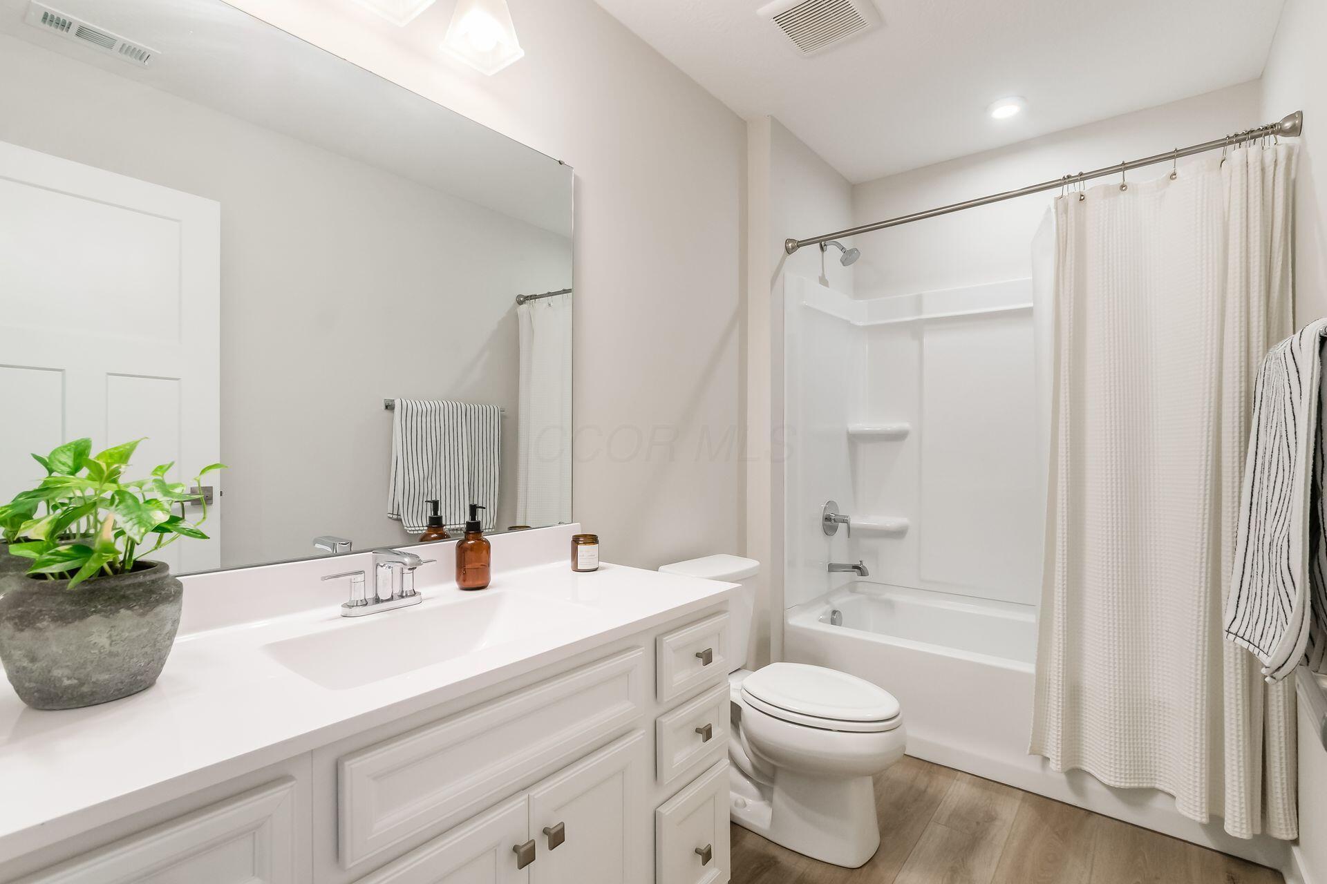 402 Pisa Loop Delaware, OH 43015 - Photo 27 of 33 Full bathroom 2