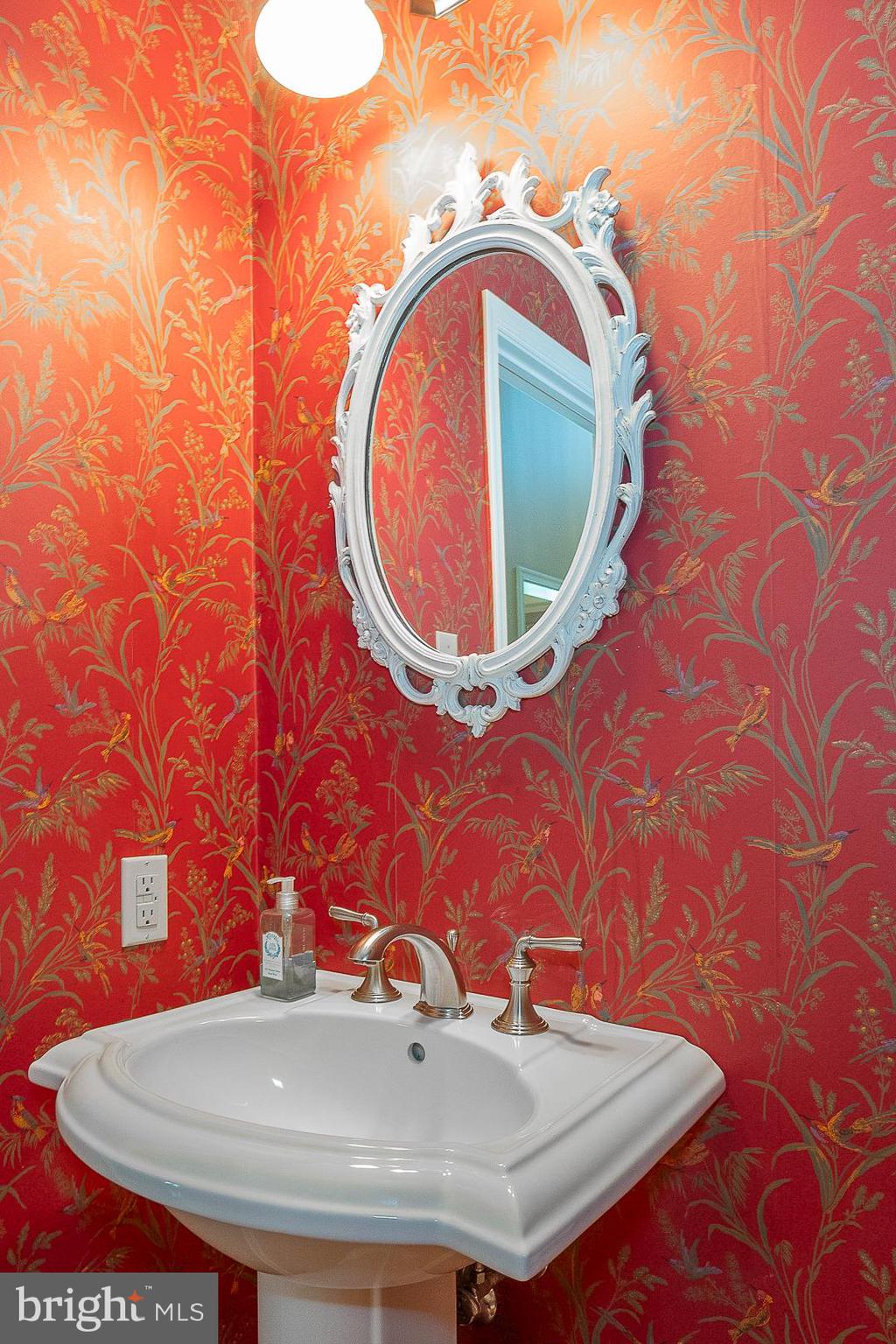 426 Waynesbrooke Road Berwyn, PA 19312 - Photo 20 of 40 Powder Room