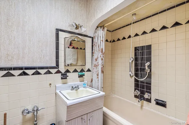 $888,000 | 53-31 37th Road | Woodside