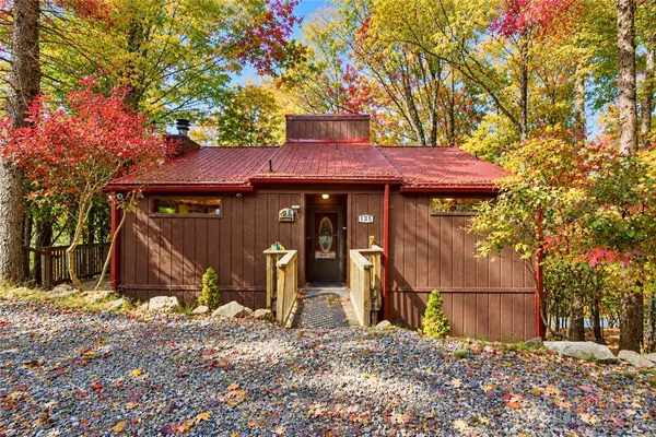 $375,000 | 135 Club House Road, Beech Mountain, NC 28604