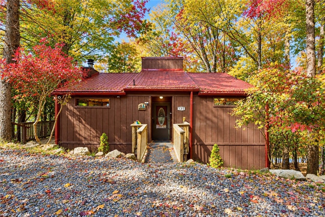 135 Club House Road Beech Mountain, NC 28604 - Photo 1 of 22 Gallery Image 1