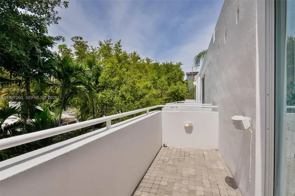 $7,400 | 3272 Virginia Street, Unit A1, Miami, FL 33133
