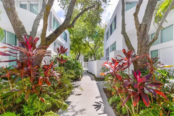 $7,400 | 3272 Virginia Street, Unit A1, Miami, FL 33133