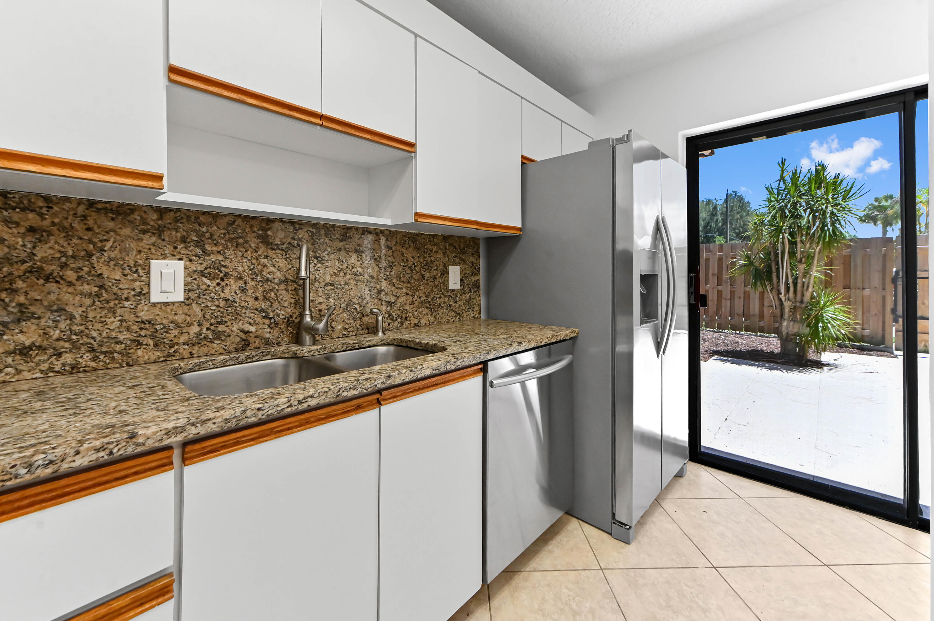 825 Center Street, Unit 12A Jupiter, FL 33458 - Photo 10 of 21 11 kitchen 02