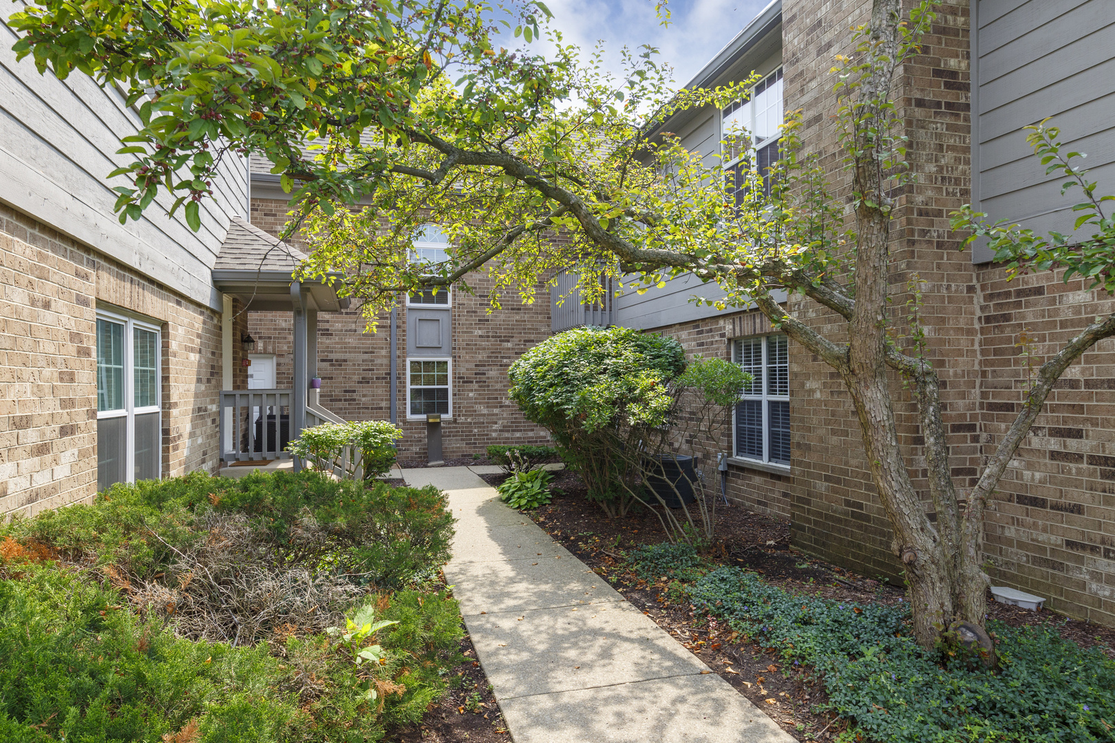 35 Foxcroft Road, Unit 127 Naperville, IL 60565 - Photo 2 of 25