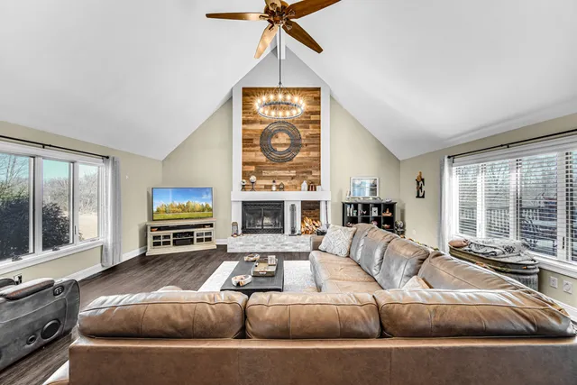 $1,550,000 | 15661 West Peotone Road, Wilmington, IL 60481