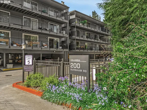 $385,000 | 200 Southwest Burnham Road, Unit T404, Lake Oswego, OR 97034
