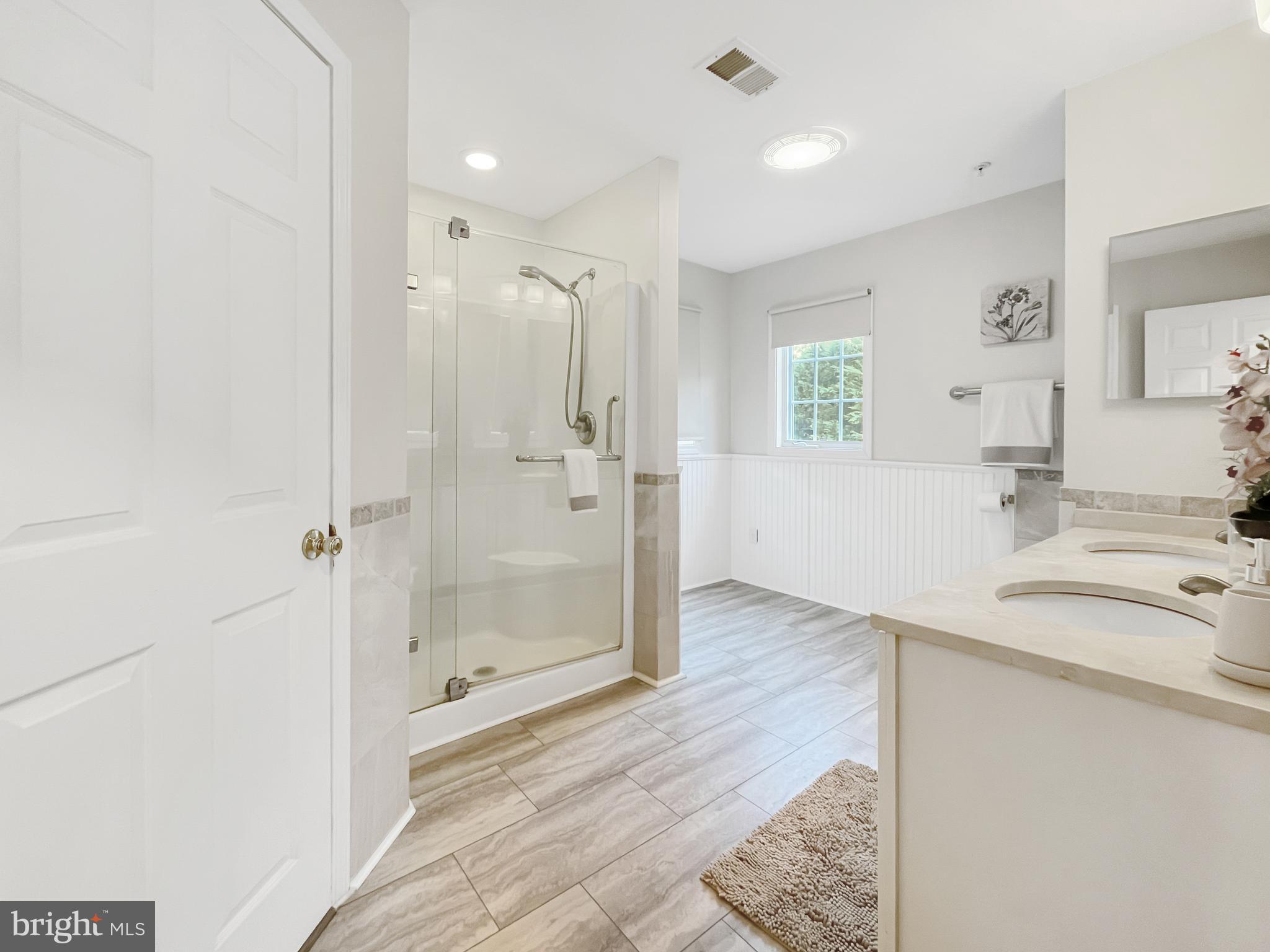 14602 Dufief Mill Road North Potomac, MD 20878 - Photo 32 of 66 Master Bathroom